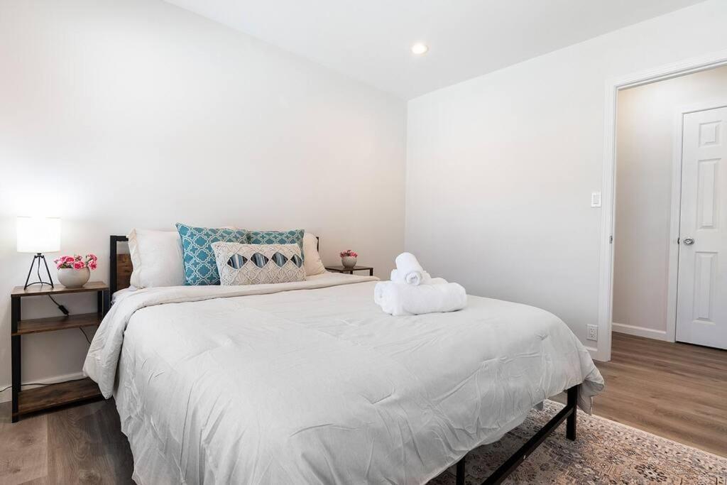 Beautiful 3 Bed 1 Bath Designer Home + Hot Tub Los Angeles Exterior photo