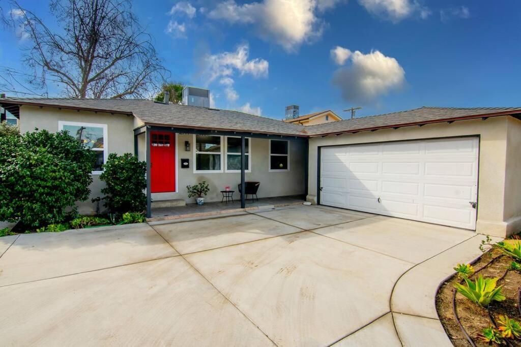 Beautiful 3 Bed 1 Bath Designer Home + Hot Tub Los Angeles Exterior photo